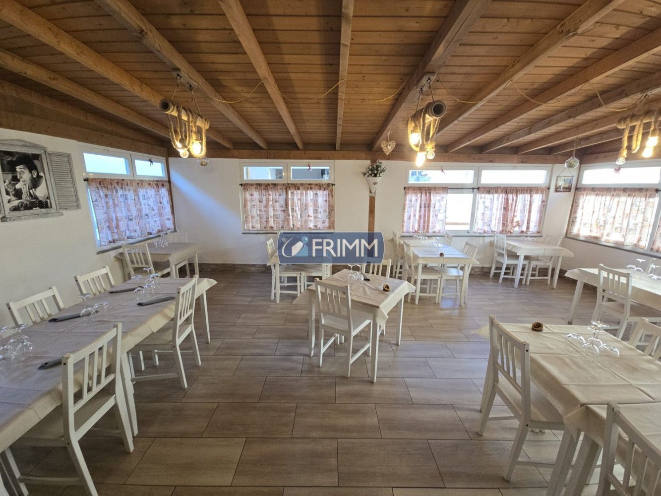 Gewerbliche Immobilie in Ladispoli, Italy 135m², Nr. 260927