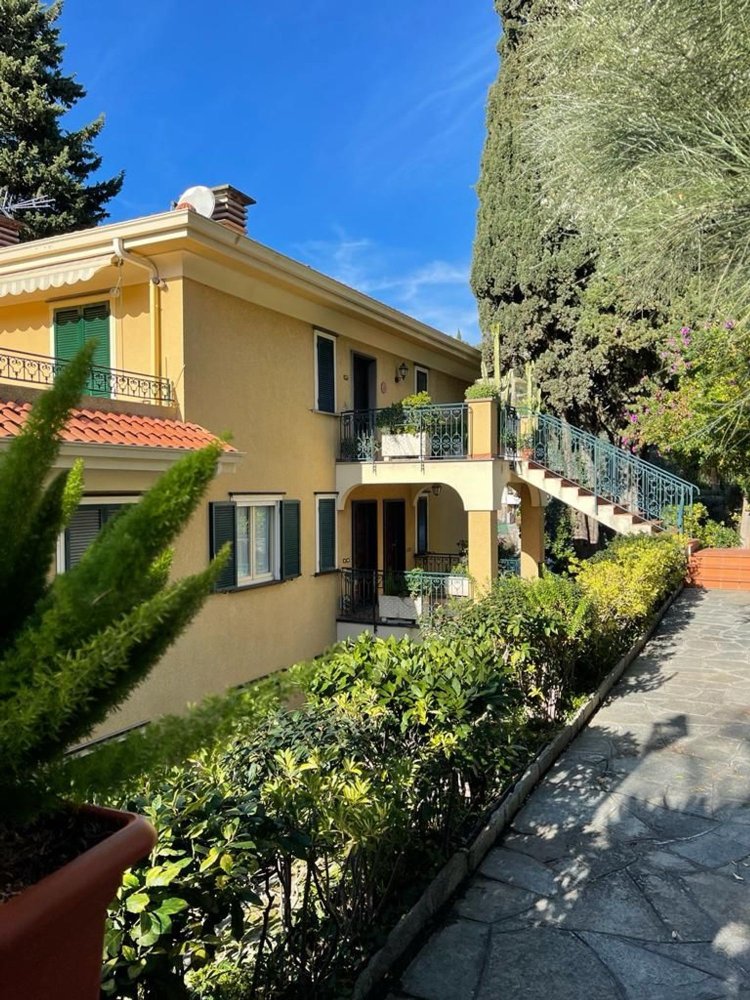 Квартира с 2 комнатами в Бордигера, Италия № 176572