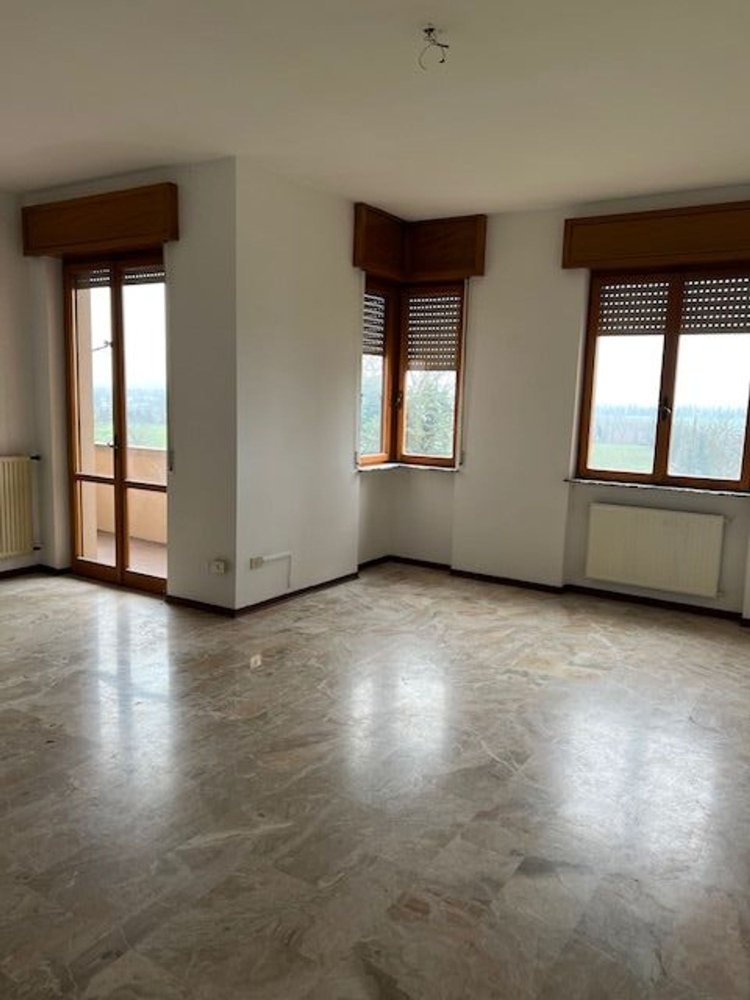 4 rooms Apartment in Piacenza, Italy No. 204507