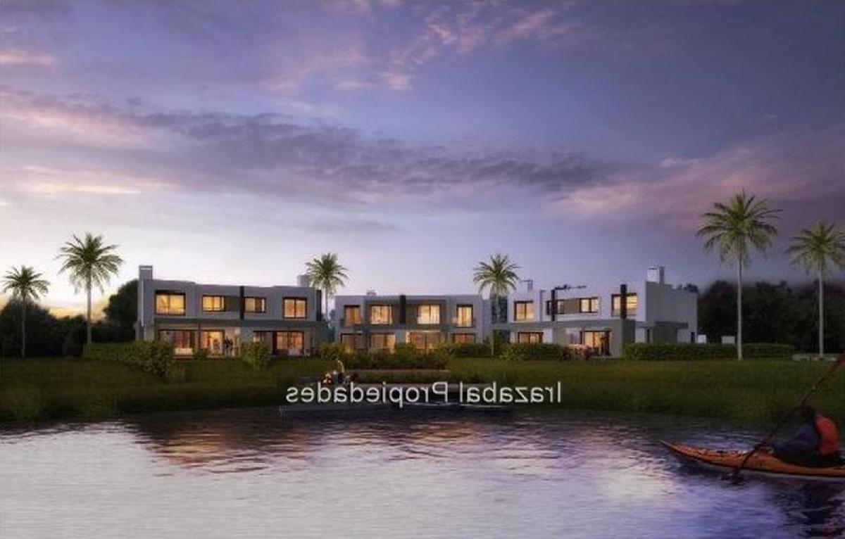 3 bedrooms House in Montevideo, Uruguay No. 12891