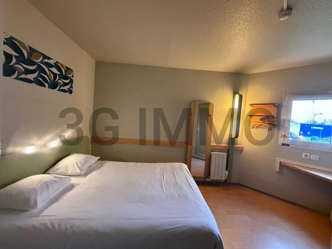 50 rooms Building in Rouen, France No. 207683