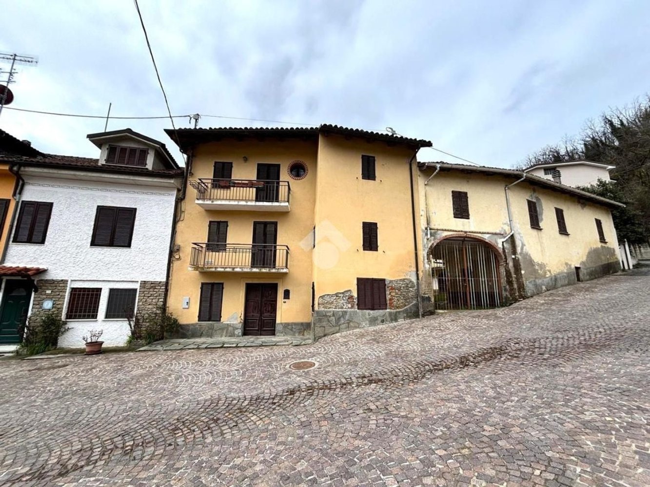 6 rooms House in Somano, Italy No. 203812