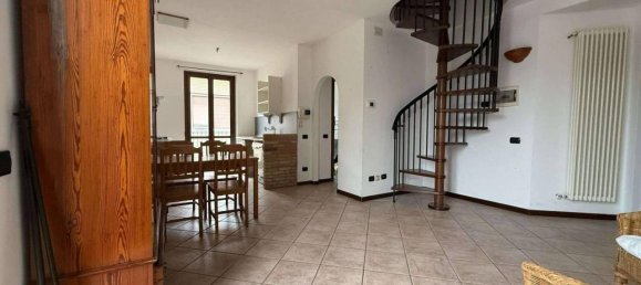 3 rooms Duplex in Como, Italy No. 35901 2