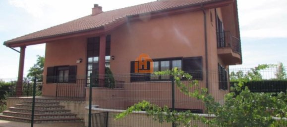 4 bedrooms House in Villaquilambre, Spain No. 77954 11