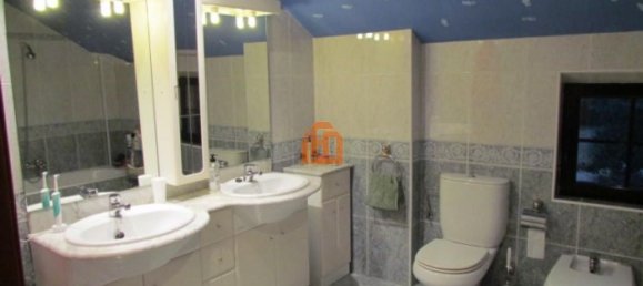 4 bedrooms House in Villaquilambre, Spain No. 77954 10