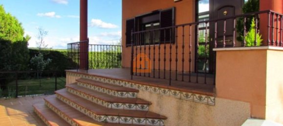 4 bedrooms House in Villaquilambre, Spain No. 77954 3