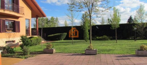 4 bedrooms House in Villaquilambre, Spain No. 77954 20