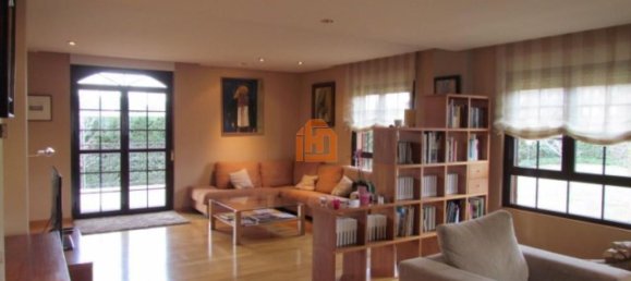 4 bedrooms House in Villaquilambre, Spain No. 77954 2