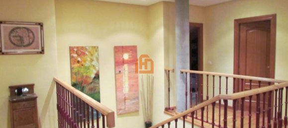 4 bedrooms House in Villaquilambre, Spain No. 77954 6