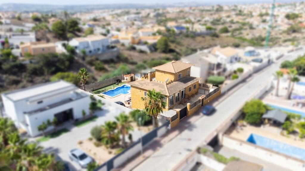 6 bedrooms Villa in San Fulgencio, Spain No. 202085