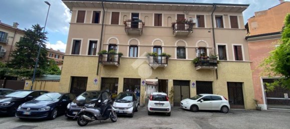 4 rooms Warehouse in Verona, Italy No. 130574 2