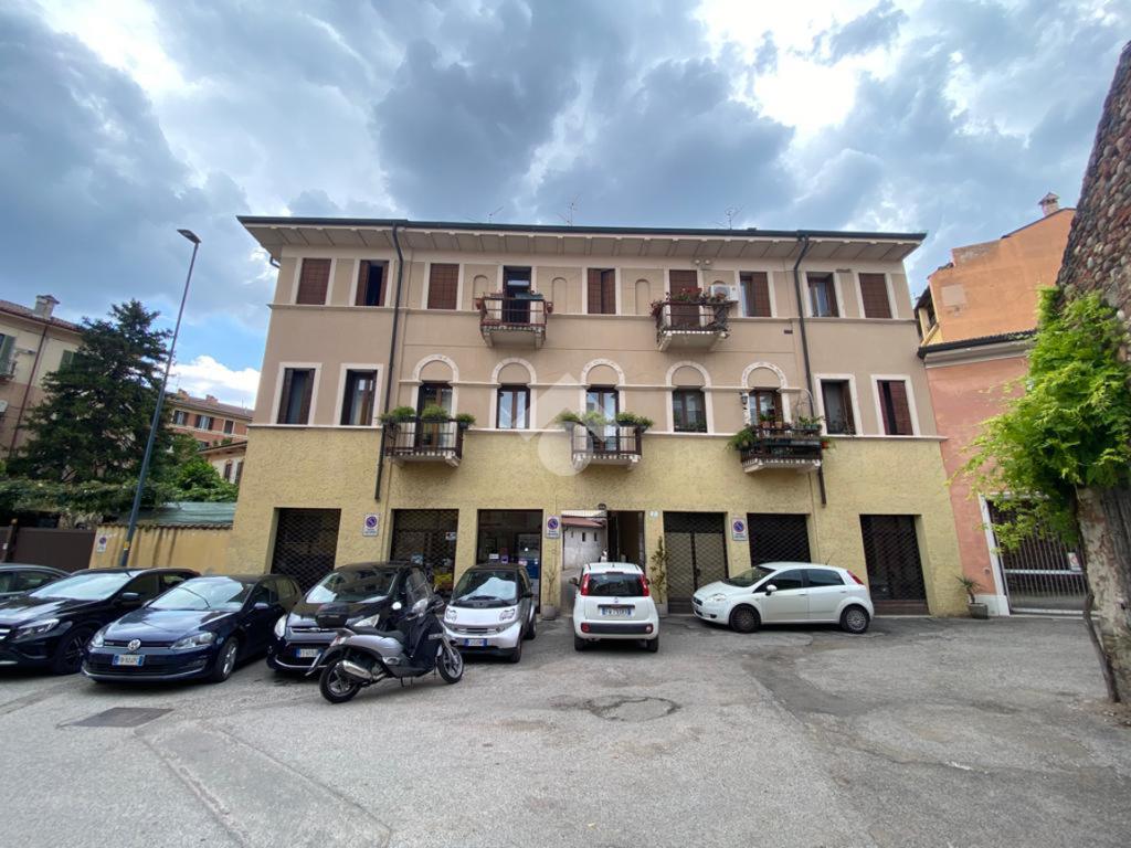4 rooms Warehouse in Verona, Italy No. 130574