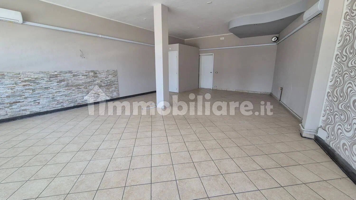 2-Zimmer Gewerbliche Immobilie in Cazzago San Martino, Italy, Nr. 262567