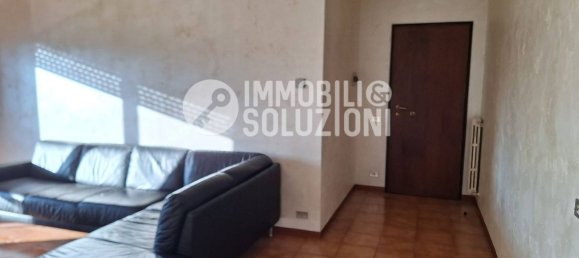 3 rooms Apartment in Bergamo, Italy No. 182937 2