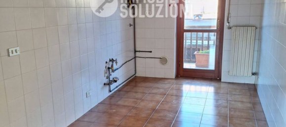 3 rooms Apartment in Bergamo, Italy No. 182937 6