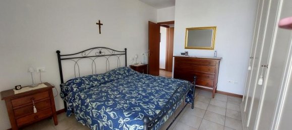 3 rooms Apartment in Arezzo, Italy No. 230763 9