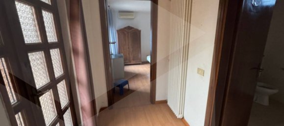 7 rooms Apartment in Vicenza, Italy No. 25469 17