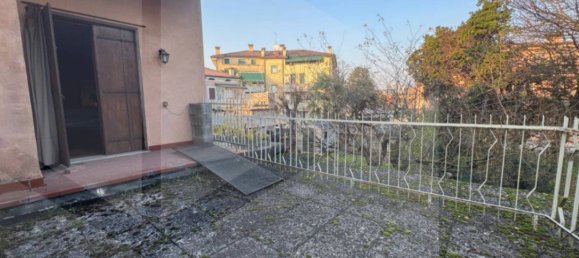 7 rooms Apartment in Vicenza, Italy No. 25469 18