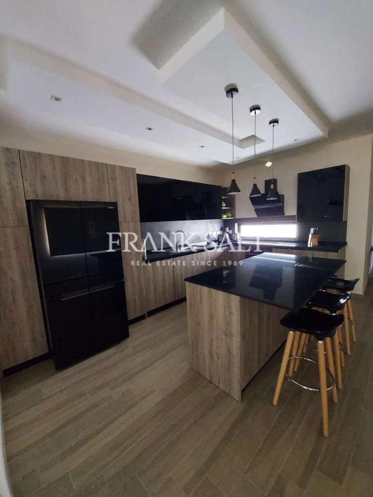 3 bedrooms Penthouse in Kercem, Malta No. 5800