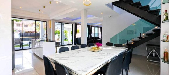 7 bedrooms Villa in Pattaya, Thailand No. 23438 3