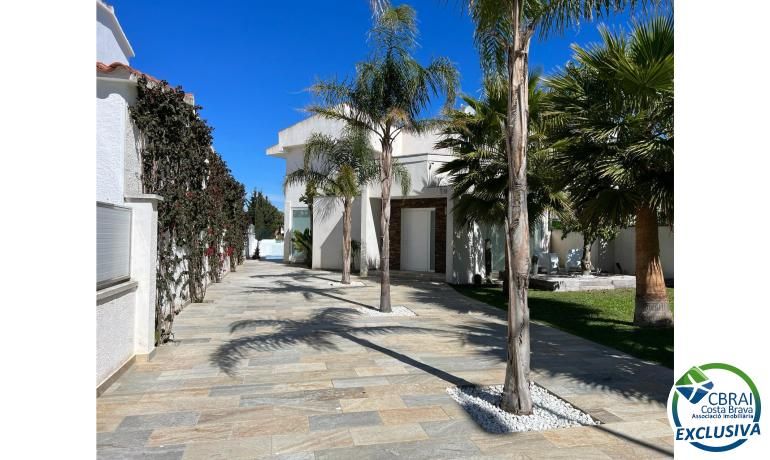 4 bedrooms House in Empuriabrava, Spain No. 212407