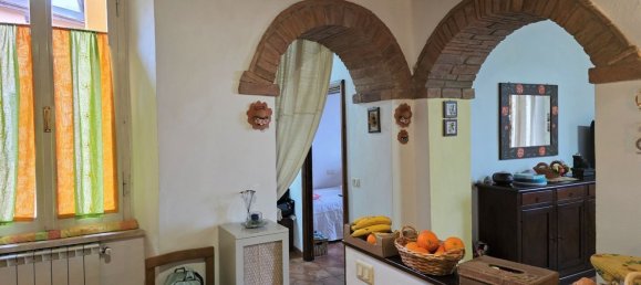 5 rooms Apartment in Chiusi, Italy No. 45923 9