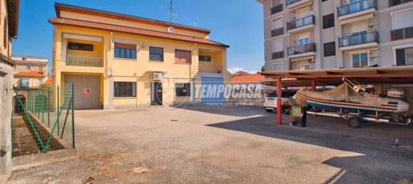 Casa de 4 dormitorios en Novara, Italy No. 296386 2