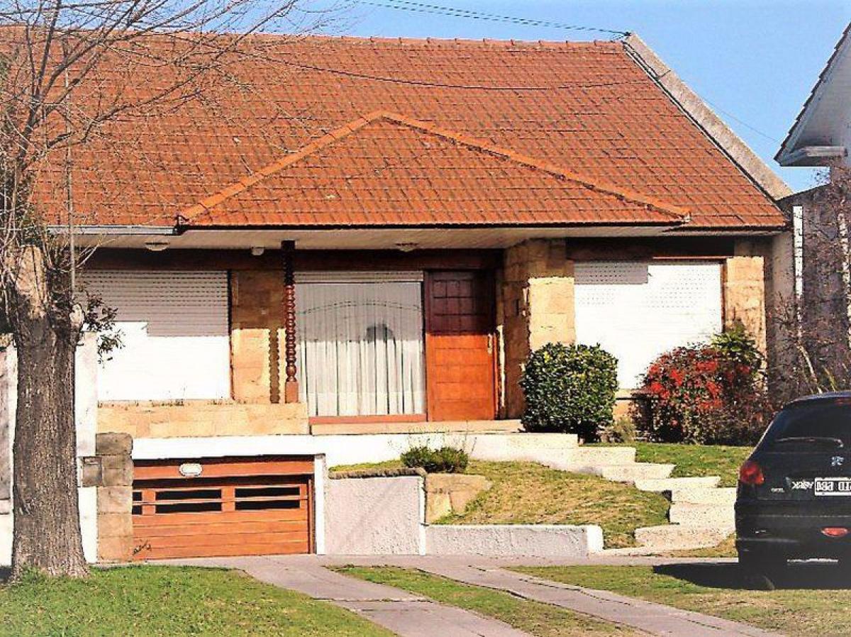 3 bedrooms House in Mar del Plata, Argentina No. 92304