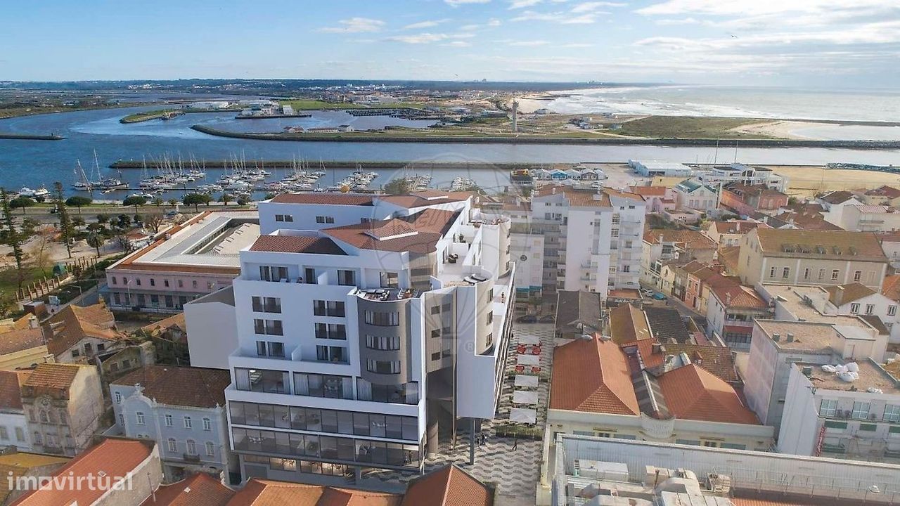 818m² Commercial property in Figueira da Foz, Portugal No. 69372