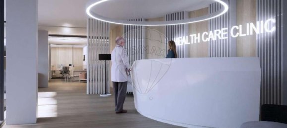 818m² Commercial property in Figueira da Foz, Portugal No. 69372 5