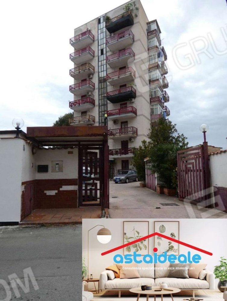 4 bedrooms Apartment in Palermo, Italy No. 332467