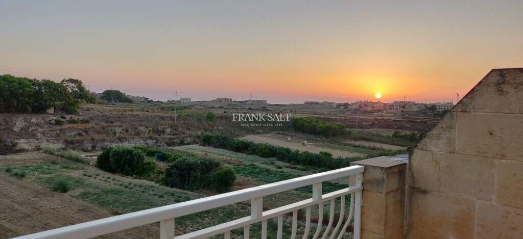 3 bedrooms Penthouse in Gharb, Malta No. 5685