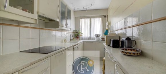 Apartamento de 2 dormitorios en Paris, France No. 295999 4