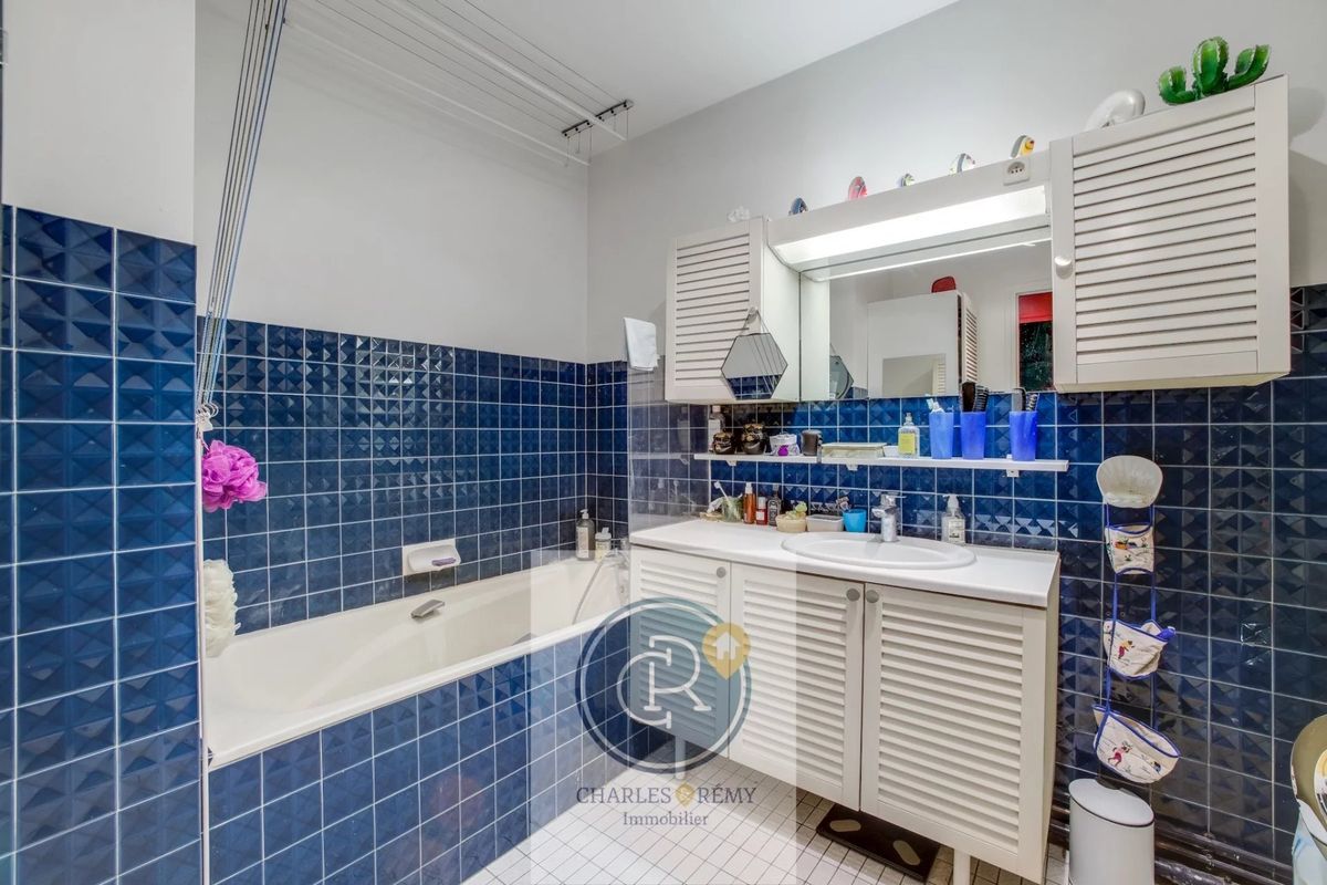 Apartamento de 2 dormitorios en Paris, France No. 295999