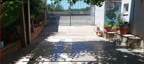 5 rooms House in Porcari, Italy No. 189337 3