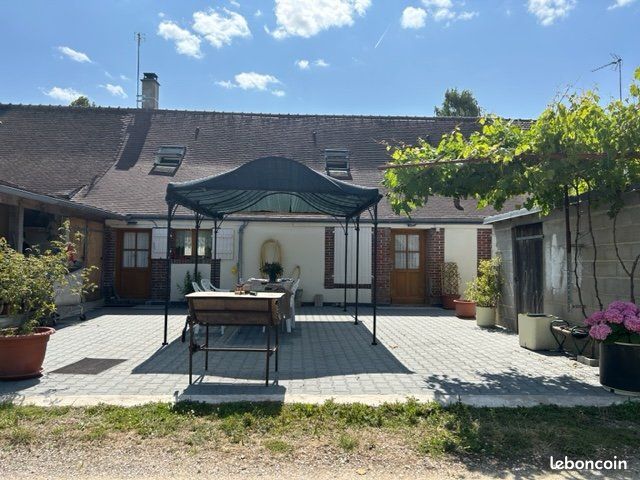 4 غرف نوم منزل في La Bazoche-Gouet, France رقم 74140