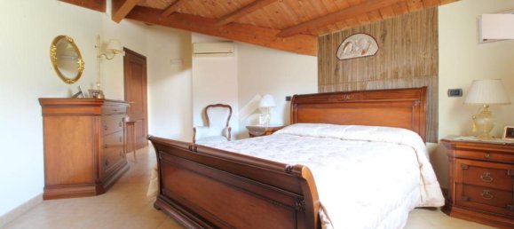5 rooms House in Luzzi, Italy No. 87004 27