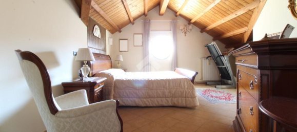 5 rooms House in Luzzi, Italy No. 87004 18