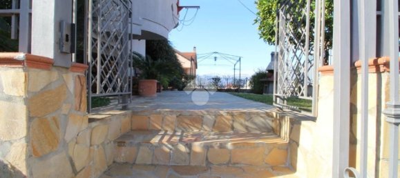 5 rooms House in Luzzi, Italy No. 87004 6
