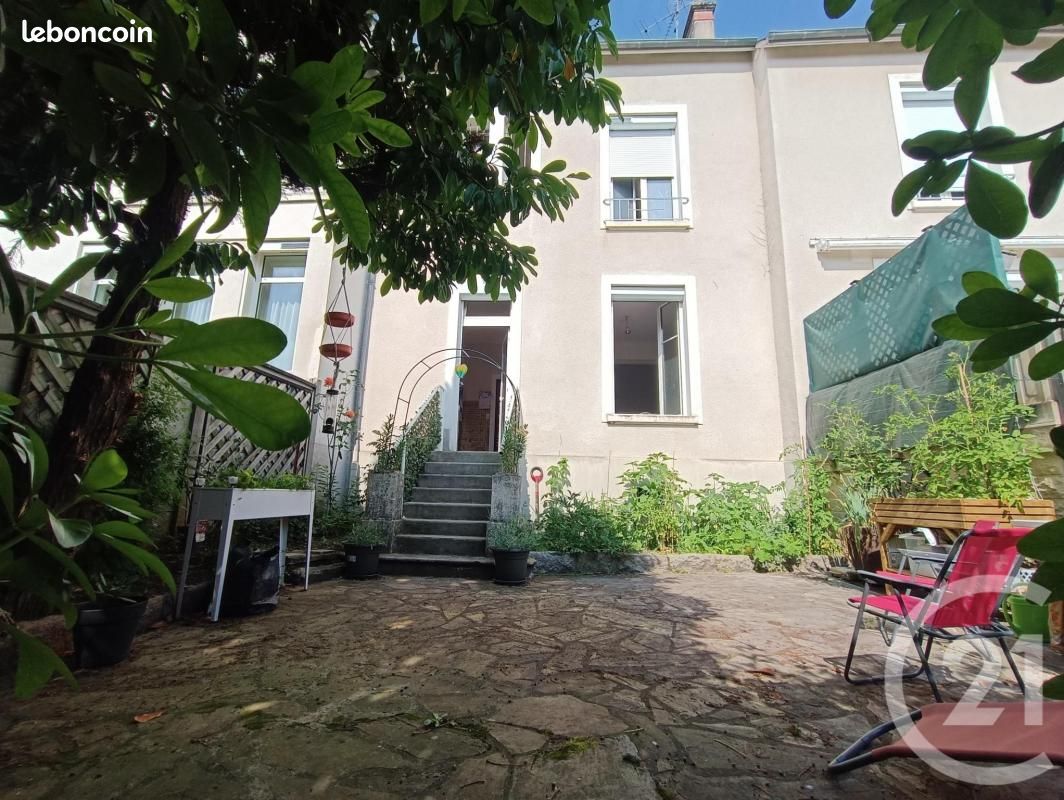 3 chambres Maison de ville à La Châtre, France No. 270111