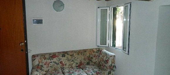 2 rooms Apartment in Carrara, Italy No. 38375 2