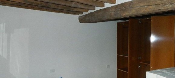 2 rooms Apartment in Carrara, Italy No. 38375 4
