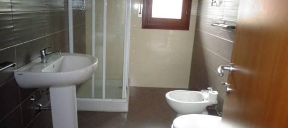 4-salle Appartement à Arezzo, Italy No. 111118 9