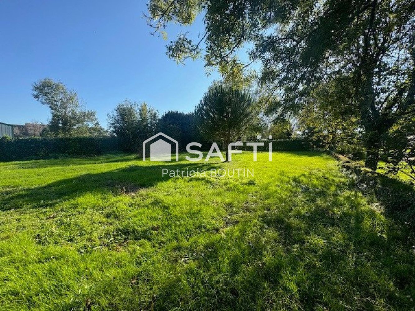  Land in Saint-Pompain, France No. 113588