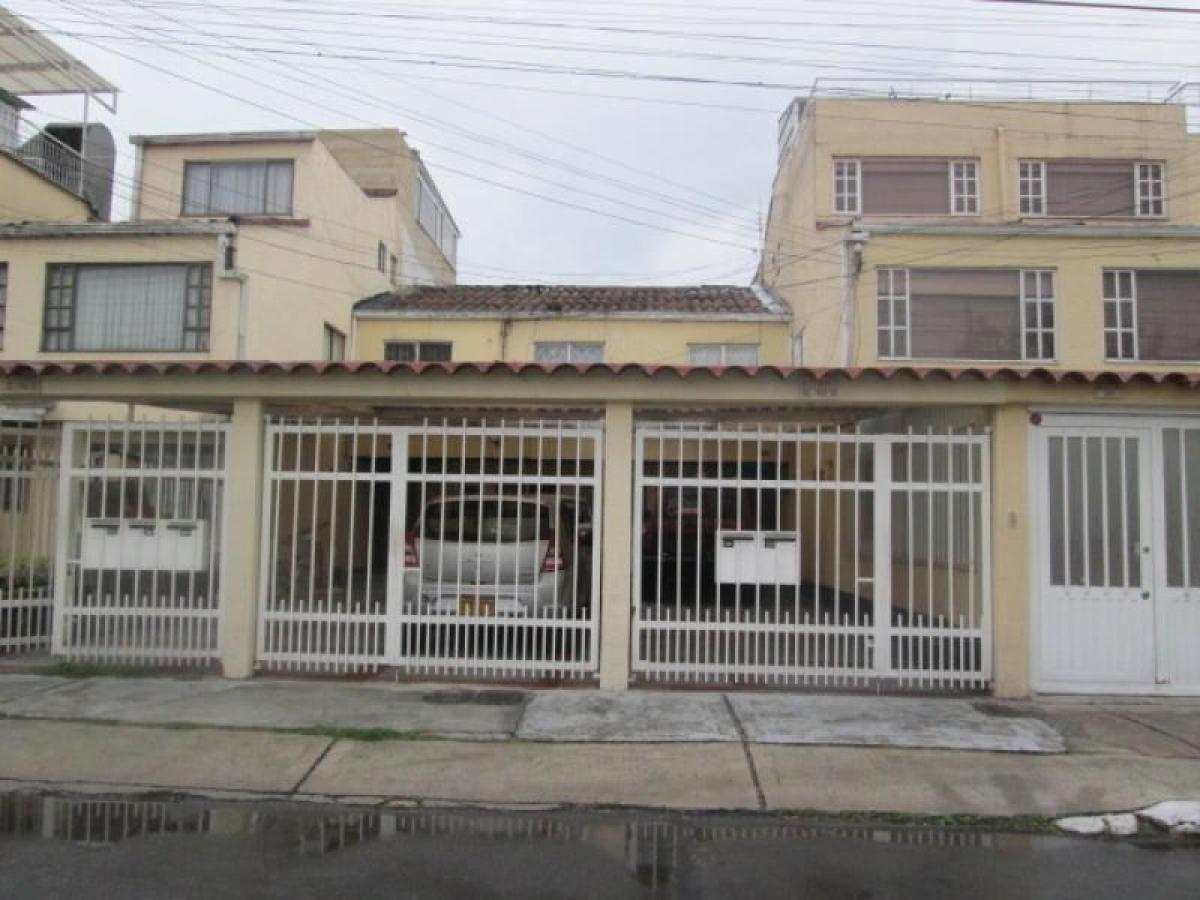 Casa de 5 dormitorios en Bogotá, Colombia No. 10592