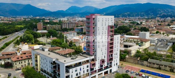 Квартира с 4 комнатами в Брешиа, Италия № 3128 30