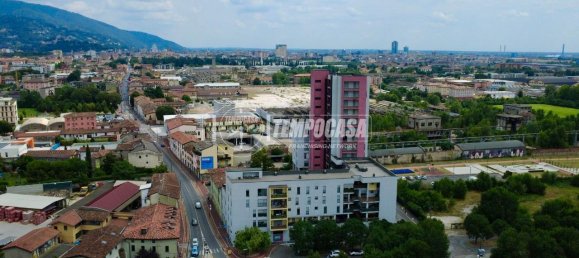 Квартира с 4 комнатами в Брешиа, Италия № 3128 38