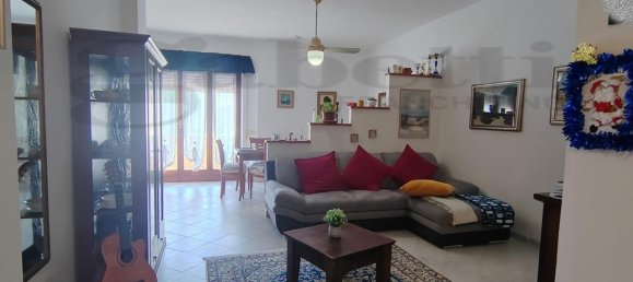 4 rooms Apartment in Fiumicino, Italy No. 9435 3