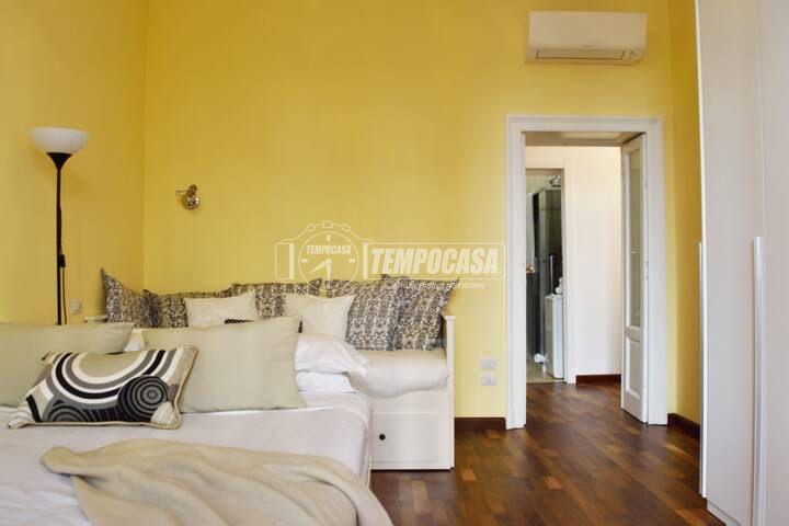 Квартира с 3 комнатами в Милан, Италия № 246631