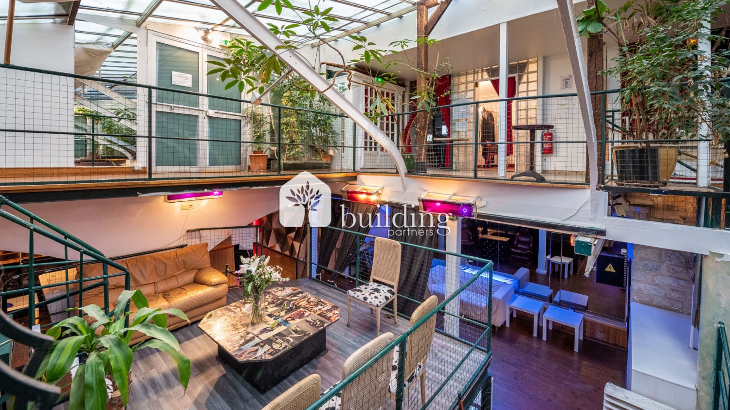 4 bedrooms Apartment in Paris, France No. 179888